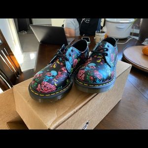 Doc martens size 5 will take best offer. Never been worn